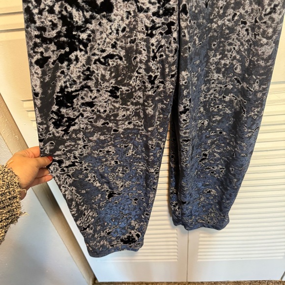 Urban Outfitters UO Blue Crushed Velvet Pullup Overall Jumpsuit Size S - Picture 2 of 7